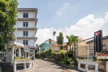 هتل Capital O 2239  Endah Parahyangan