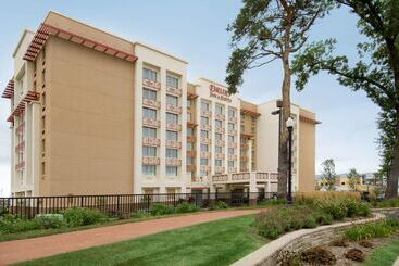 בית מלון כפרי Drury Inn & Suites West Des Moines