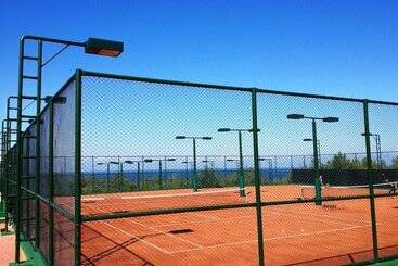 فندق Korineum Golf & Beach Resort