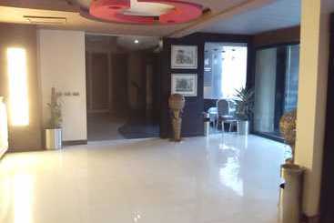 هتل Leader S Inn