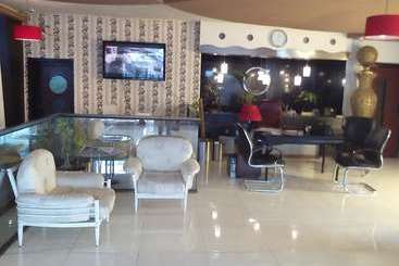 هتل Leader S Inn