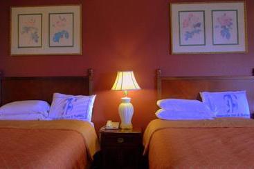 בית מלון כפרי Somerville Inn And Suites