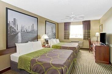هتل Super 8 By Wyndham Gurnee