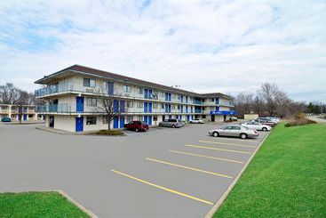 Отель Americas Best Value Inn & Suites-Bridgeton St. Louis