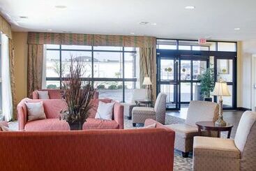 فندق Comfort Suites