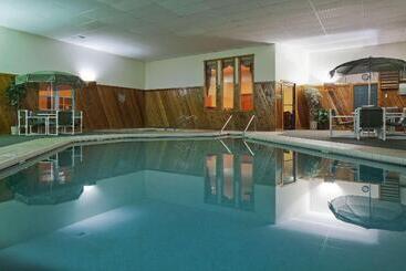 فندق Country Inn & Suites By Radisson, Sparta, Wi