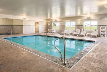 هتل Country Inn & Suites By Radisson, Toledo South, Oh