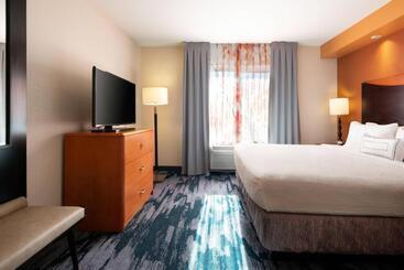 Отель Fairfield Inn & Suites Redding