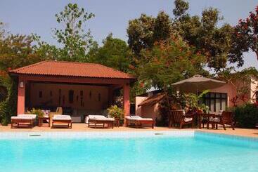 فندق Hibiscus House Gambia