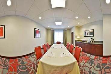 فندق Holiday Inn Express & Suites Utica, An Ihg