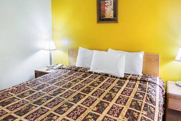 酒店 Rodeway Inn & Suites