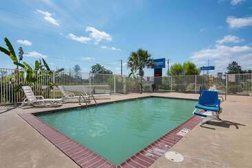 هتل Rodeway Inn & Suites