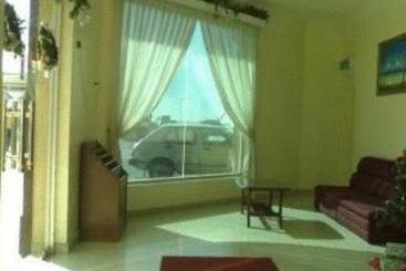 בית מלון כפרי Seafront Sandakan