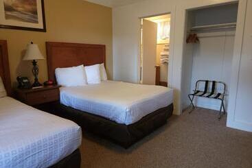 מוטל Hickory Grove Motor Inn   Cooperstown