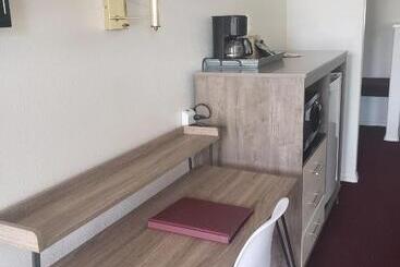 Мотель The Atomic Blue Motor Inn