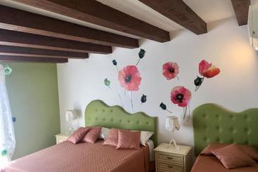 تختخواب و صبحانه Flower Inn