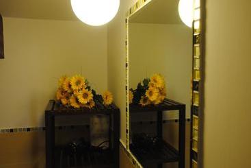 تختخواب و صبحانه Flower Inn