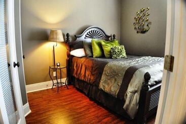 فندق 30a Inn & Suites