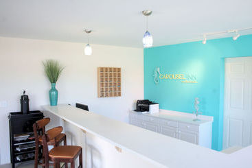 هتل Carousel Inn On The Beach