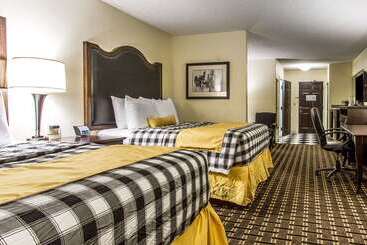 Evangeline Downs Hotel, Ascend Hotel Collection