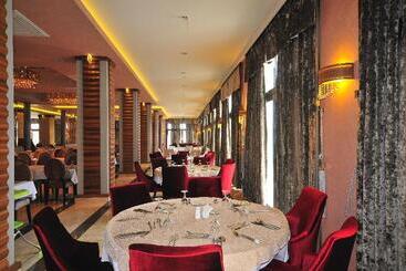 فندق Golden Rock Beach