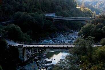 فندق Grass Valley Courtyard Suites