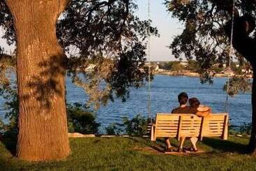 호텔 Inn On Lake Granbury