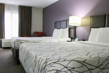 בית מלון כפרי Parkwood Inn & Suites