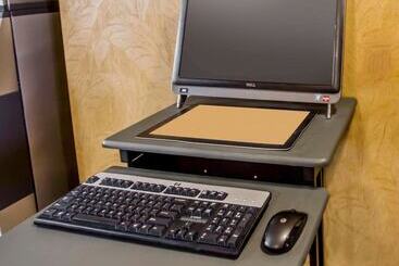 בית מלון כפרי Rodeway Inn Bronx Zoo