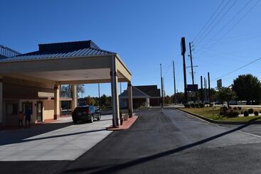 فندق Royal Inn & Suites