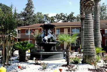هتل Savannah Inn And Suites