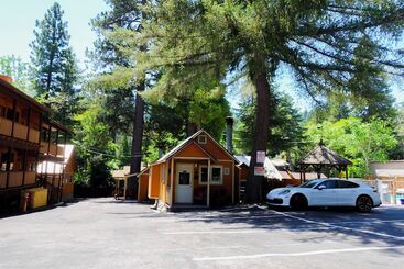 호텔 Sleepy Hollow Cabins And