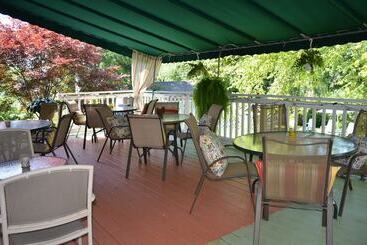 ホテル Thornewood Inn