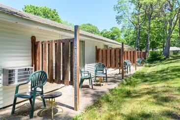 فندق على الطريق Blue Dolphin Inn