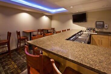 فندق Americinn By Wyndham Fairfield