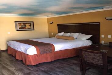 فندق Hollywood Palms Inns & Suites