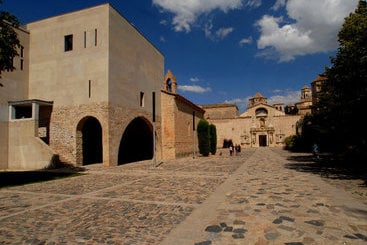 هتل Hostatgeria De Poblet
