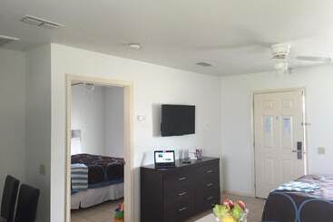 酒店 Port Isla Inn