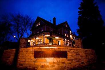 فندق Rivertown Inn