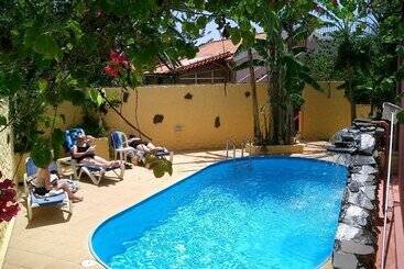 Inn & Art Falesia Apartments