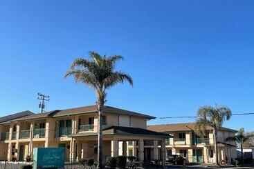 모텔 Dune Surfer Inn