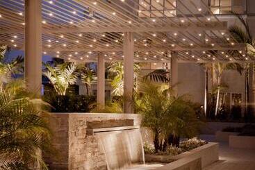 هتل Aka Beverly Hills