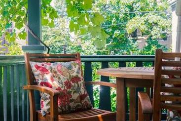 هتل The Bertram Inn