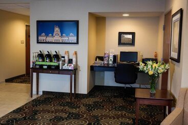 Cobblestone Hotel & Suites   Knoxville