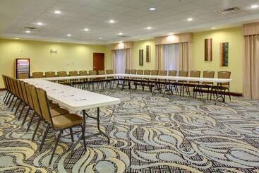 فندق Holiday Inn Express & Suites Cross Lanes, An Ihg