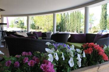 ホテル Suite Home Aix En Provence Sud Tgv