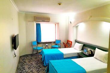 בית מלון כפרי Turk Inn Uzcan