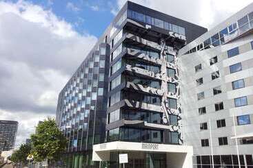 Mainport Hotel Rotterdam, A Hilton Affiliate