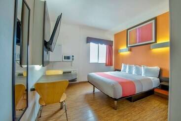 Motel 6eagle Pass, Tx  Lakeside