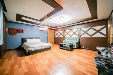 מוטל Andong Okdong Equus